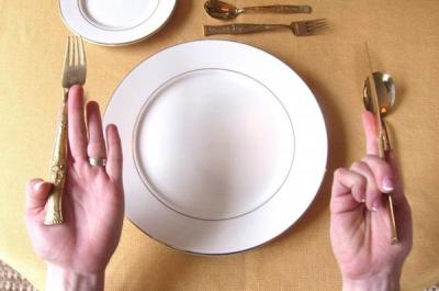 Học cách dùng dao muỗng nĩa khi ăn món Tây